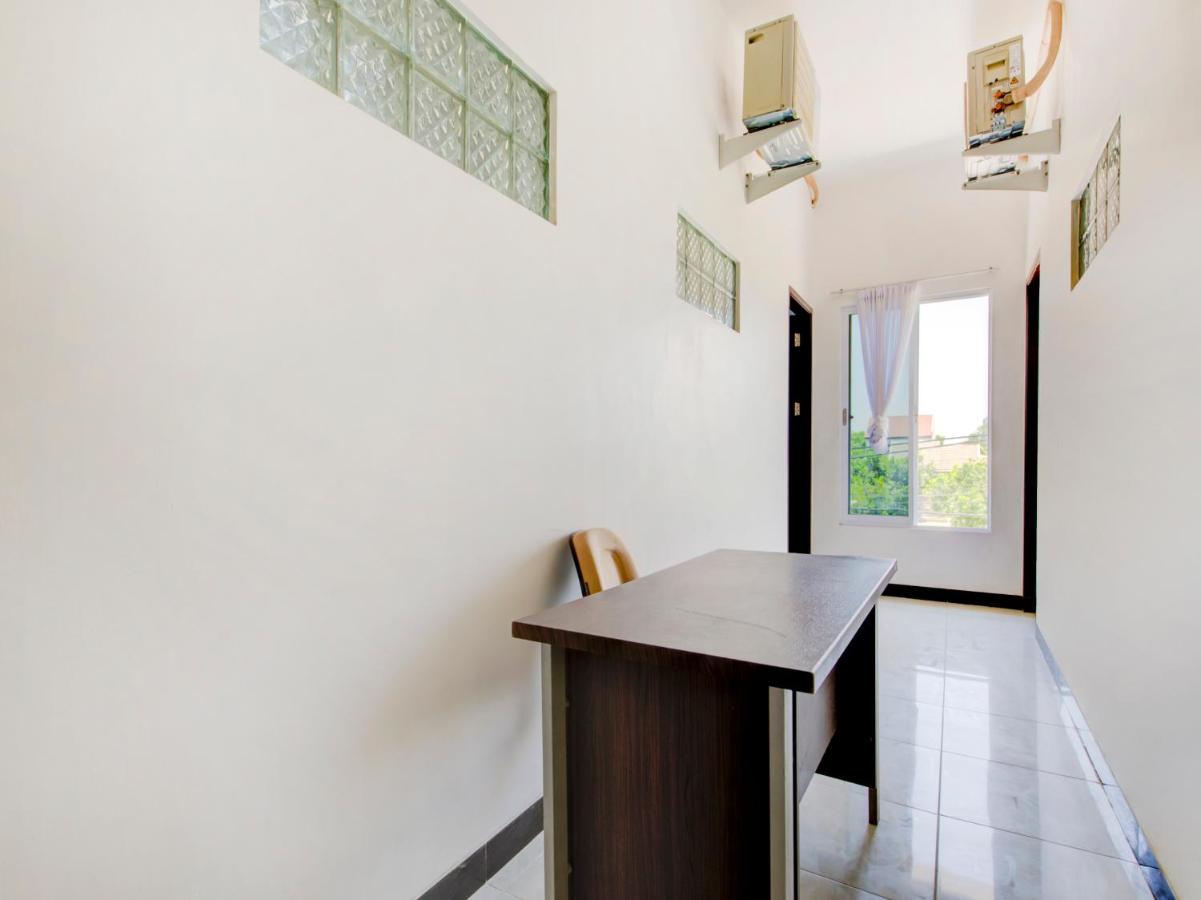 Oyo Life 3987 Kost Aditya سورابايا المظهر الخارجي الصورة