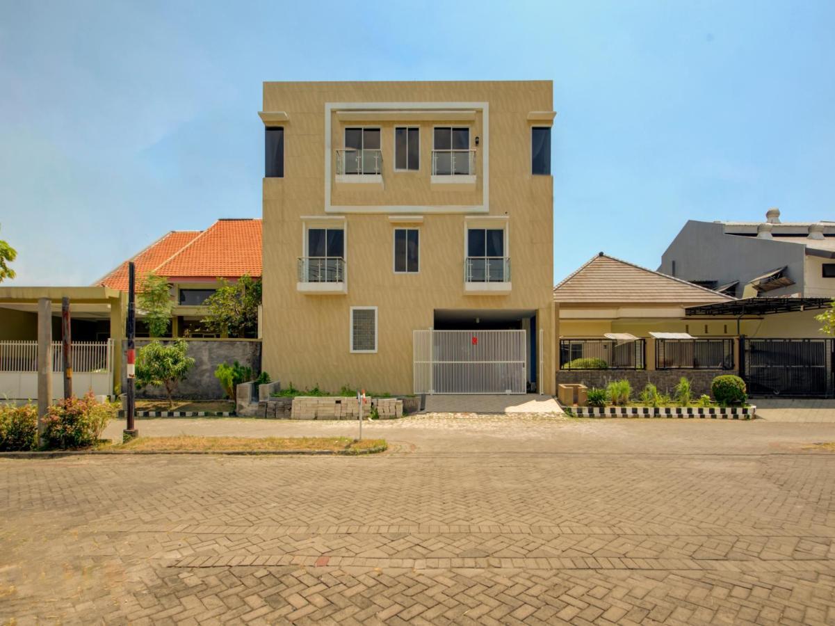 Oyo Life 3987 Kost Aditya سورابايا المظهر الخارجي الصورة