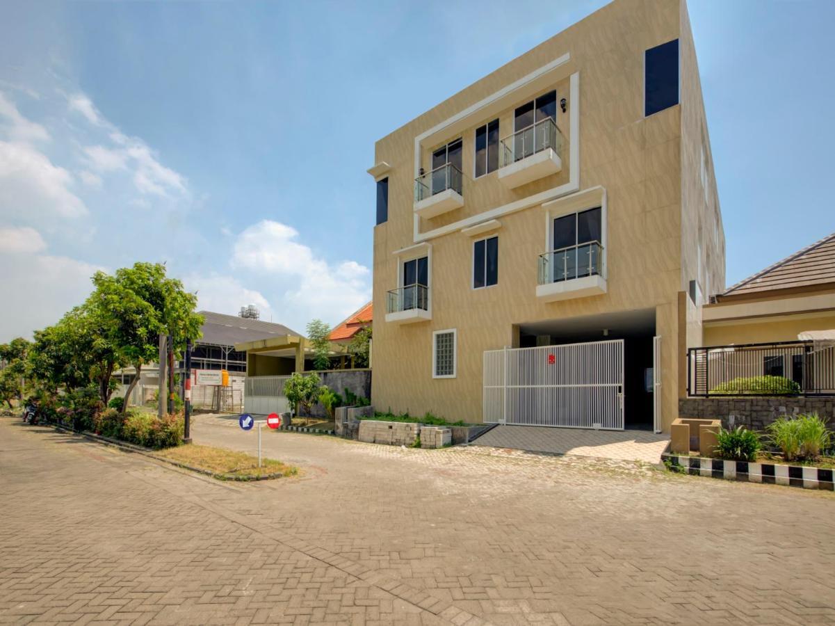 Oyo Life 3987 Kost Aditya سورابايا المظهر الخارجي الصورة